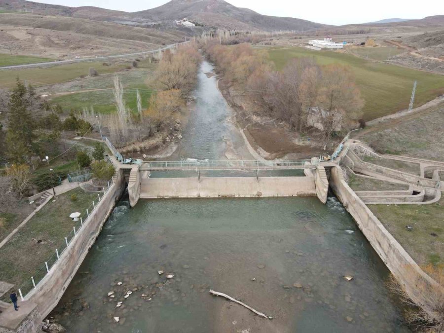 Zamantı Irmağı Kuraklıkla Karşı Karşıya