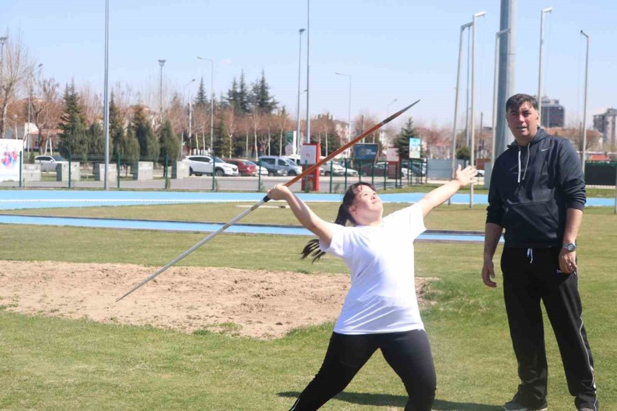 Down Sendromlular Hem Eğlendiler Hem Yarıştılar