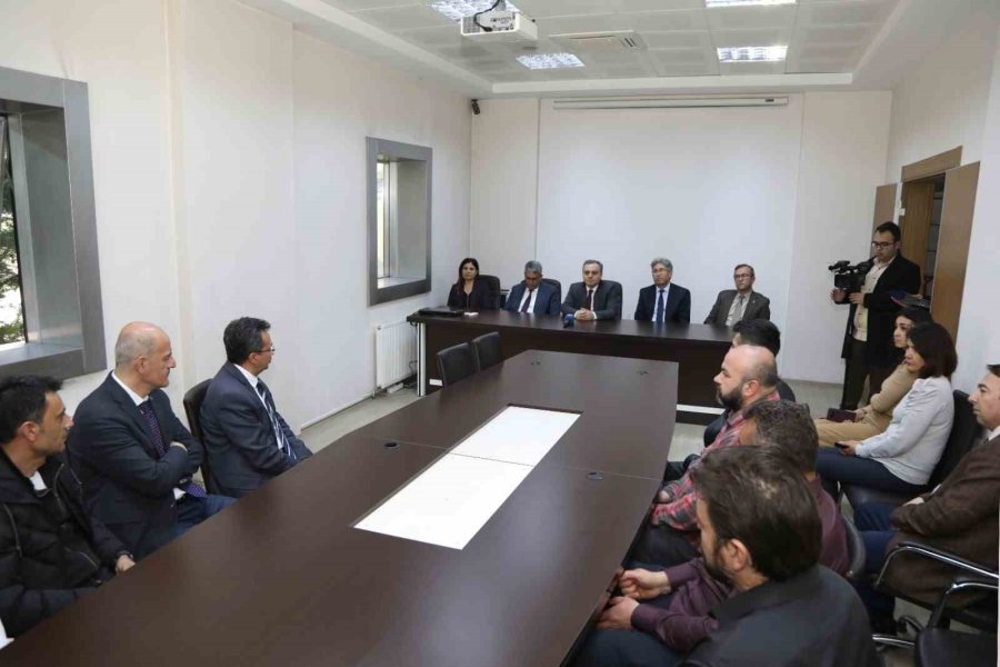 Rektör Altun’dan Yapı İşleri Ve Teknik Daire Başkanlığı Personeline Teşekkür Ziyareti