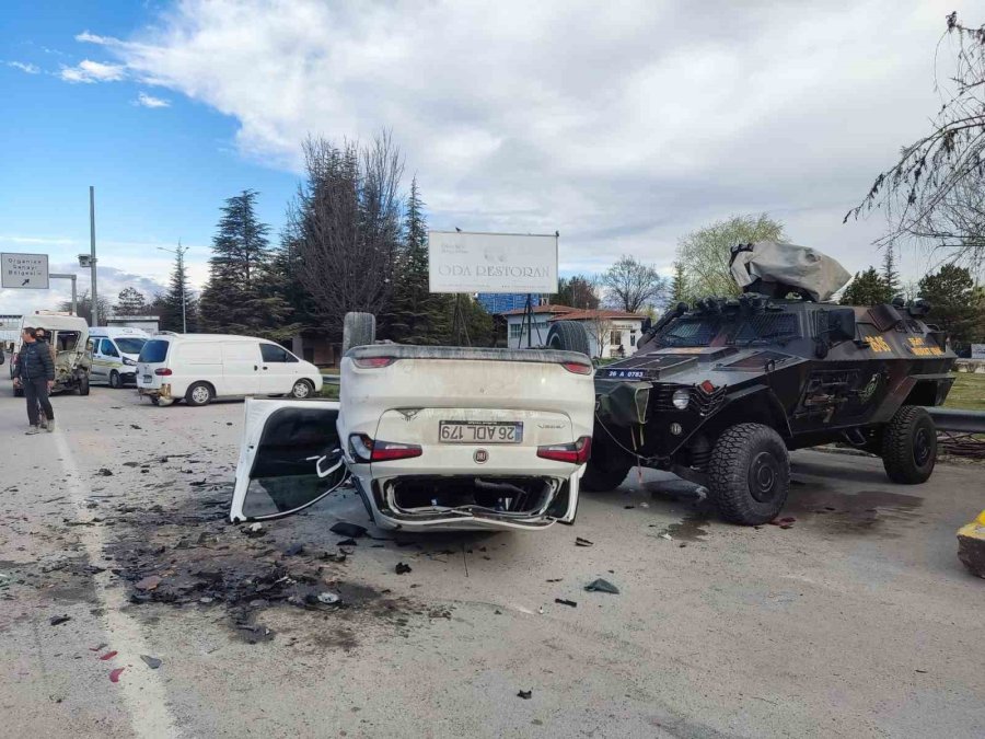 Aracıyla Polis Noktasına Dalarak Takla Attı: 5’i Polis 6 Yaralı