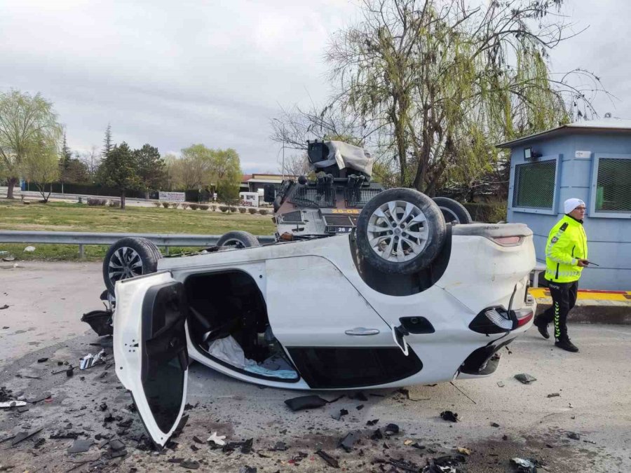 Aracıyla Polis Noktasına Dalarak Takla Attı: 5’i Polis 6 Yaralı