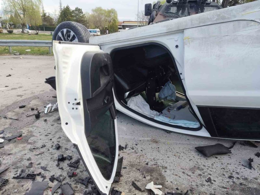 Aracıyla Polis Noktasına Dalarak Takla Attı: 5’i Polis 6 Yaralı