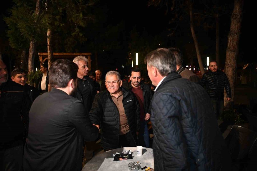 Büyükkılıç, Teravih Sonrası Gençlerle Ve Vatandaşlarla Buluştu