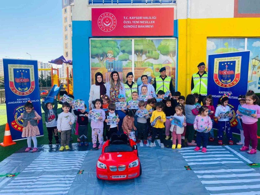 Jandarmadan Okul Öncesi Öğrencilerine Trafik Eğitimi