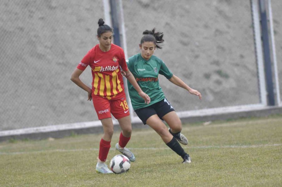 Zeynep Bilir Hat-trick Yaptı
