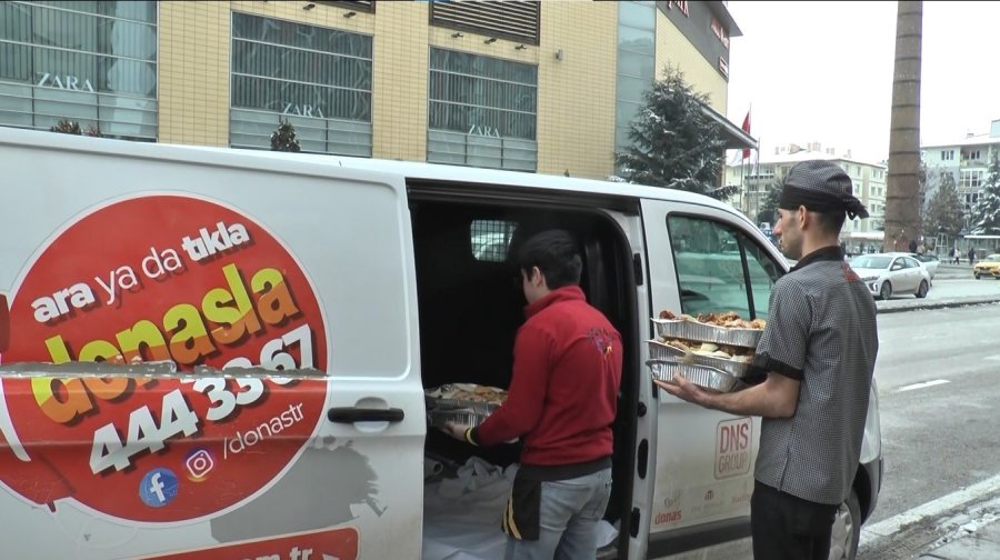 Kar Yağdı, Sokak Hayvanları Unutulmadı