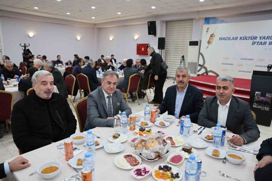 Hacılarlı Sanayiciler Ve İş İnsanları Bir Araya Geldi