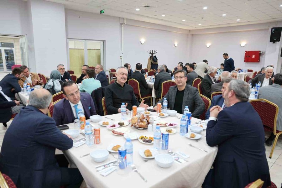 Hacılarlı Sanayiciler Ve İş İnsanları Bir Araya Geldi