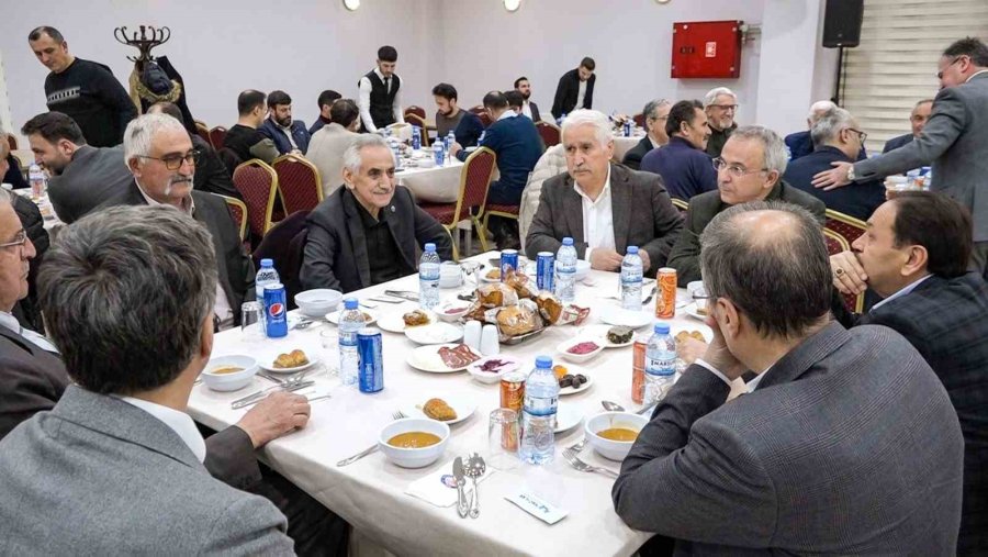 Hacılarlı Sanayiciler Ve İş İnsanları Bir Araya Geldi