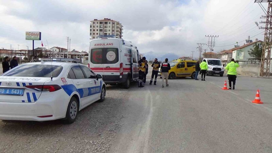Karaman’da Otomobil İle Ticari Taksi Çarpıştı: 1 Yaralı