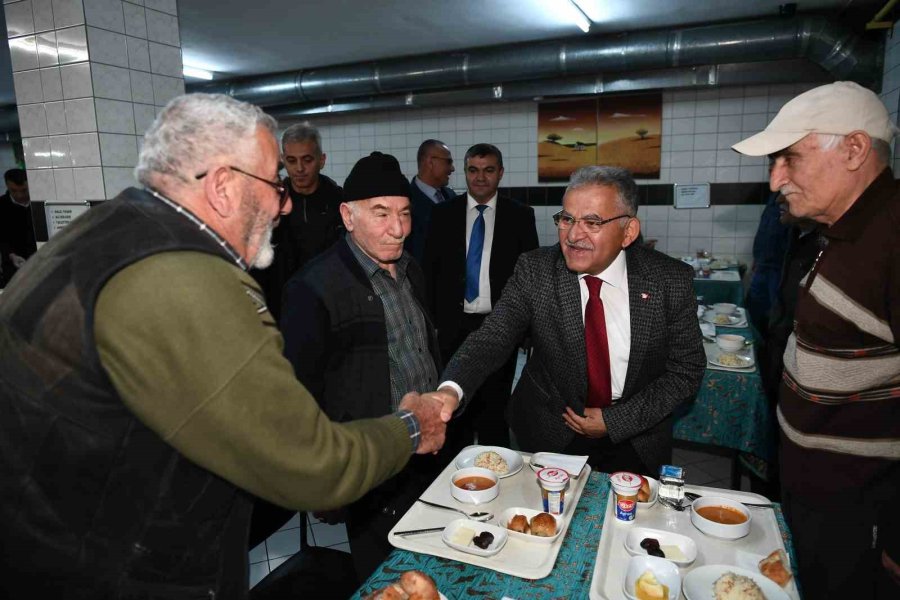 Başkan Büyükkılıç, Ulu Çınarlarla İftar Sofrasında Buluştu