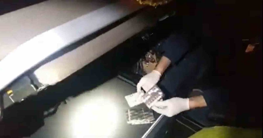 Tırdan Sentetik Hap Fışkırdı: 11 Bin 46 Adet Ele Geçirildi