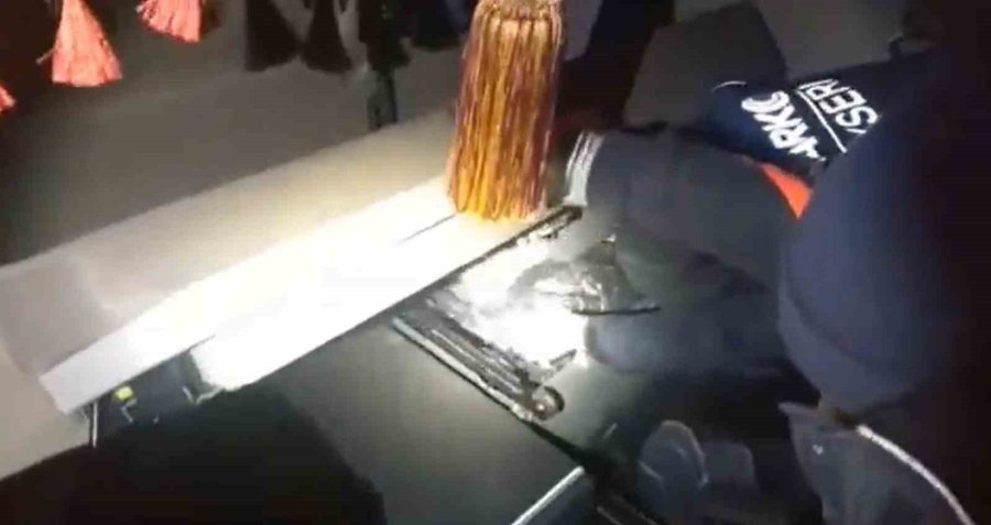 Tırdan Sentetik Hap Fışkırdı: 11 Bin 46 Adet Ele Geçirildi