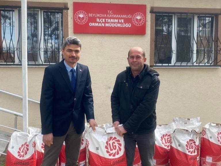 Beylikova Çiftçisine Ayçiçeği Tohum Desteği