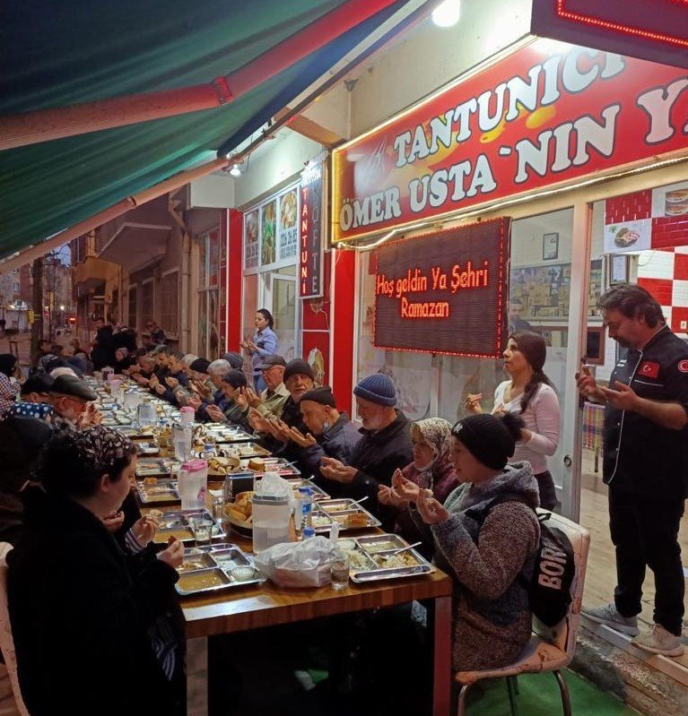 Ramazanda Vatandaşlara Ücretsiz İftar