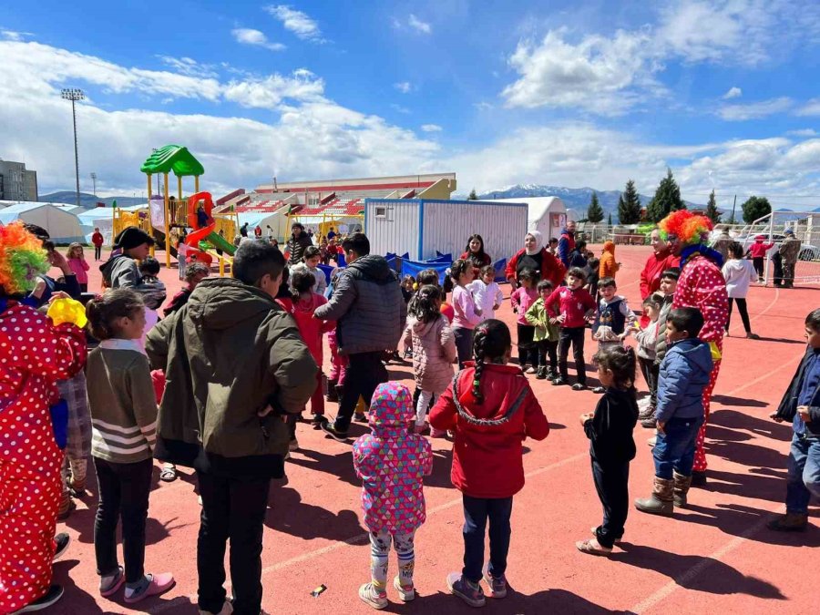 Talas Gençlik Merkezi, Depremin İzlerini Siliyor