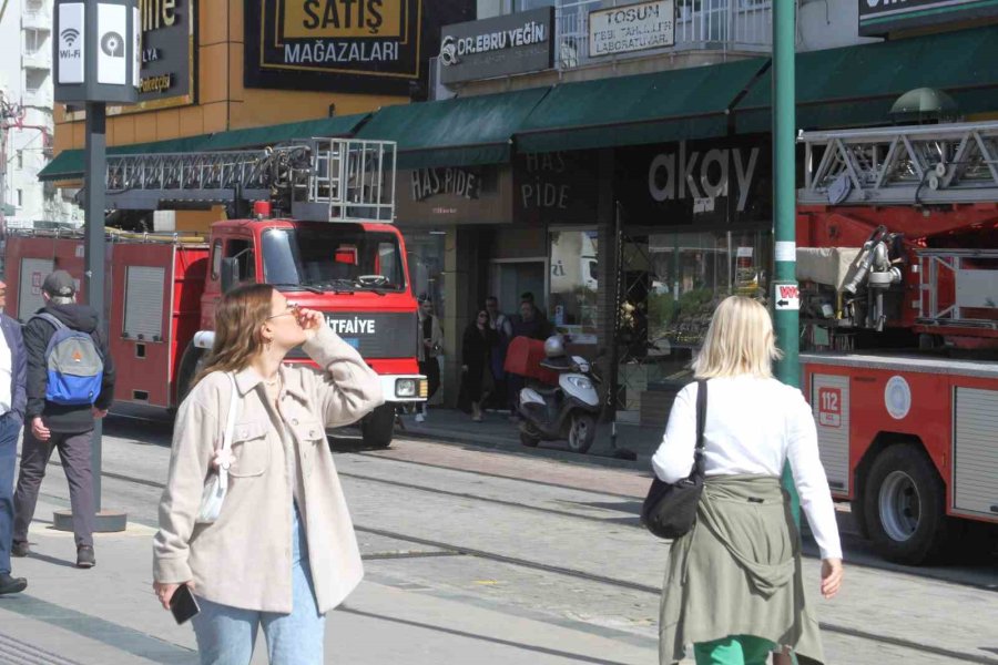 Antalya’da 7 Katlı Apartmanda Çıkan Yangın Korkuttu