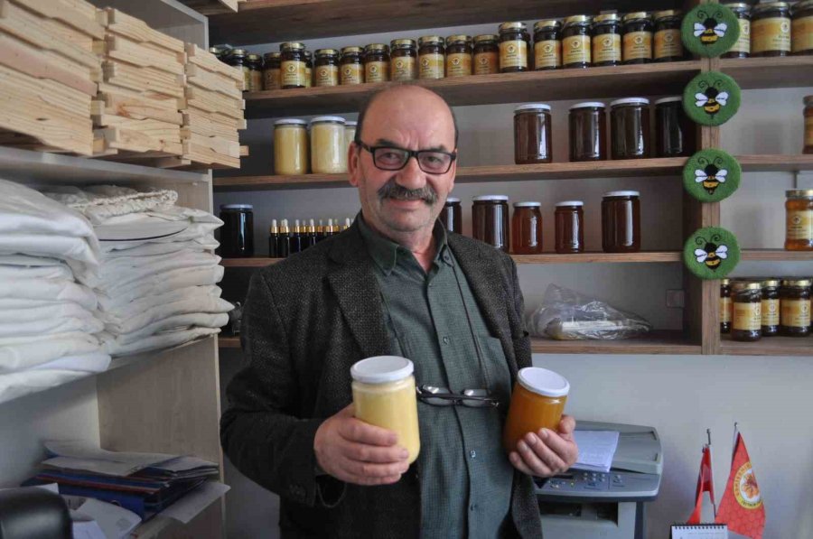 Kristalize Olmuş Bal Kendini Korumaya Almış Baldır