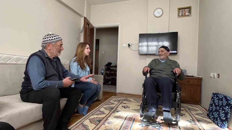 Depremde Ayağı Sakatlanan İsmail Çürük’e Tekerlekli Sandalye Yardımı
