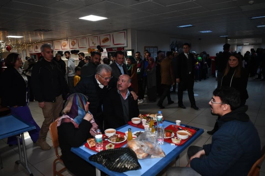 Başkan Büyükkılıç, Depremzedelerle İftar Sofrasında Bir Araya Geldi