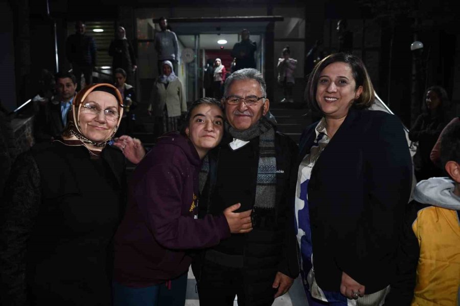 Başkan Büyükkılıç, Depremzedelerle İftar Sofrasında Bir Araya Geldi