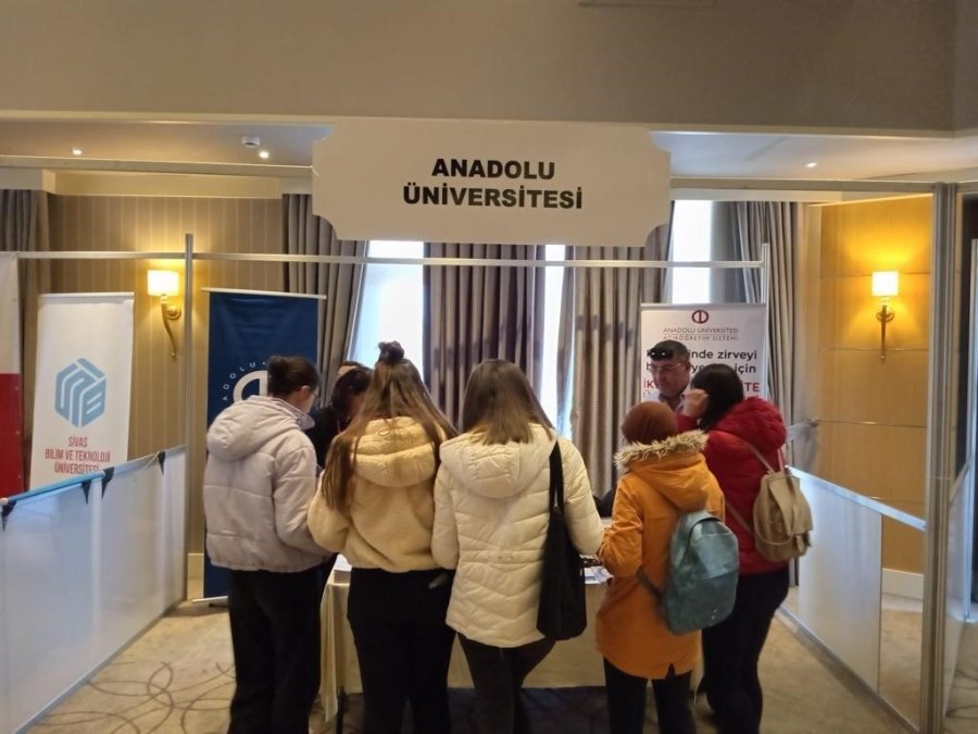 Anadolu Üniversitesi, Eğitim Fuarlarında Yoğun İlgi Görüyor