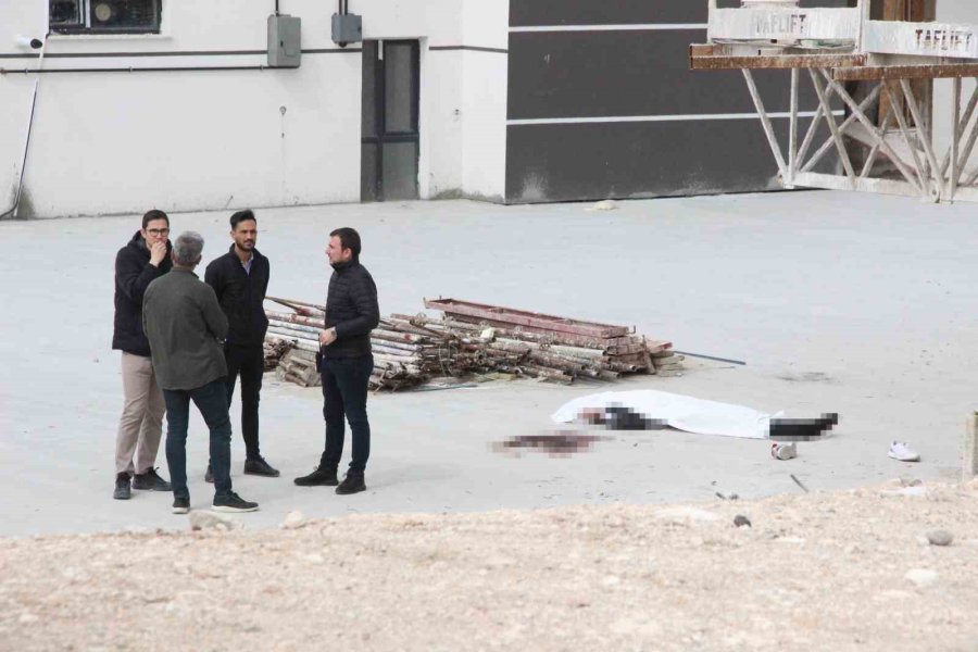 Sahurda Evinden Ayrılan Genç, 11 Katlı Bina İnşaatında Ölü Bulundu