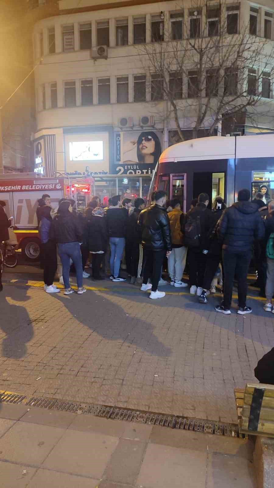 Eskişehir’de İki Köpek Tramvay Altında Kaldı