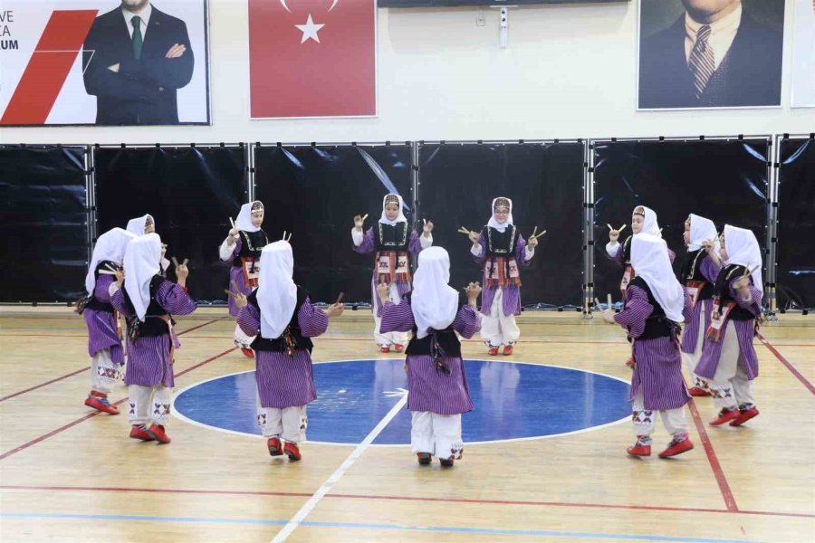 Karaman’da Halk Oyunları İl Birinciliği Yarışması