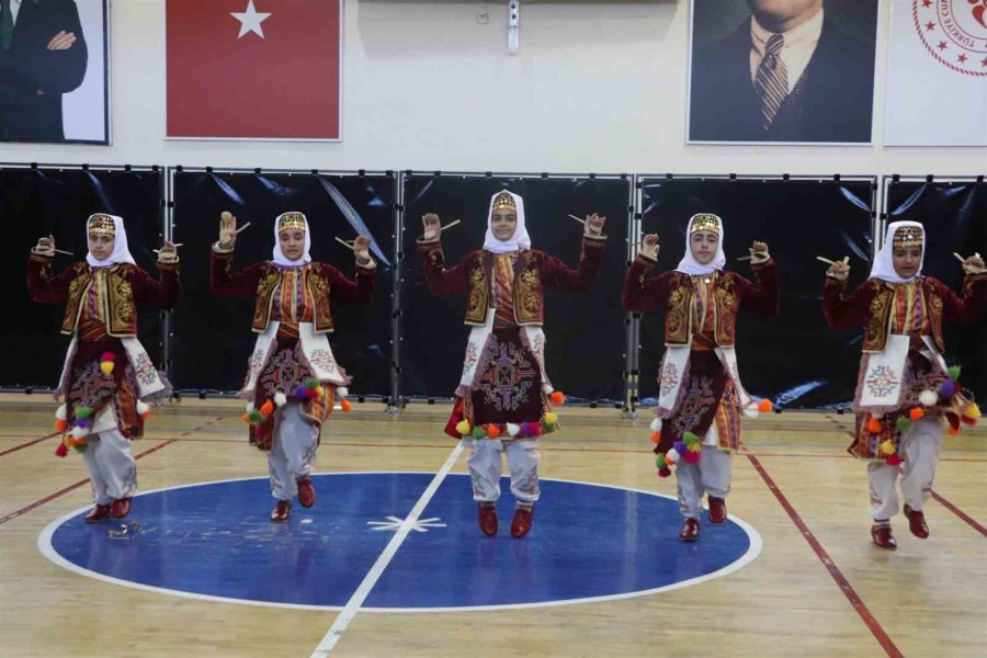 Karaman’da Halk Oyunları İl Birinciliği Yarışması