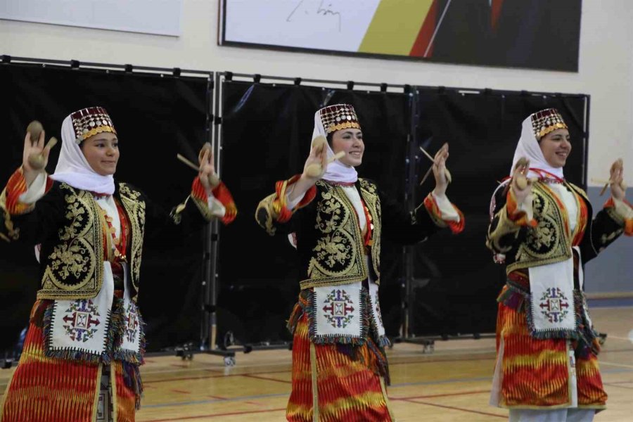 Karaman’da Halk Oyunları İl Birinciliği Yarışması