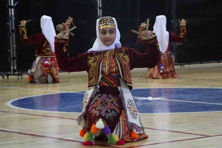Karaman’da Halk Oyunları İl Birinciliği Yarışması