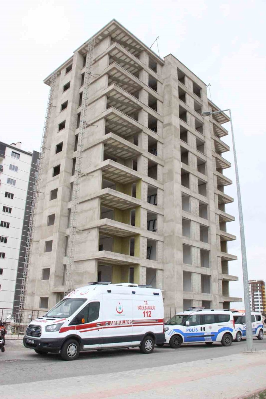 Sahurda Evinden Ayrılan Genç, 11 Katlı Bina İnşaatında Ölü Bulundu