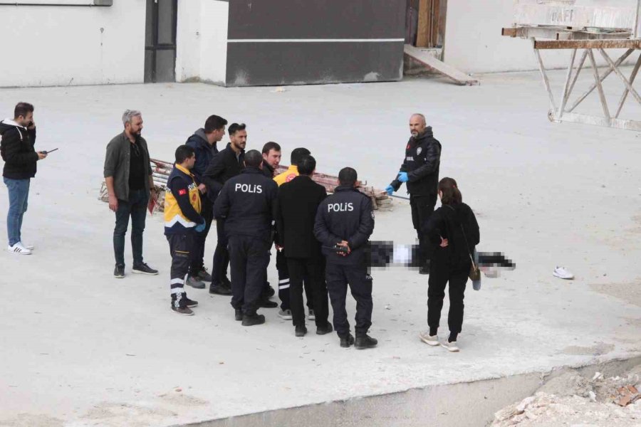 Sahurda Evinden Ayrılan Genç, 11 Katlı Bina İnşaatında Ölü Bulundu