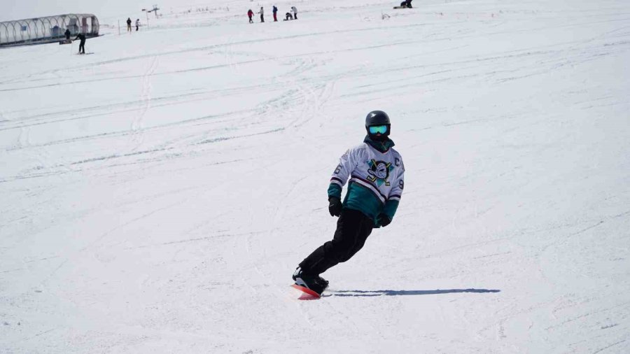 Erciyes’te Kar Yağışı, Sezonu Bayrama Kadar Uzattı