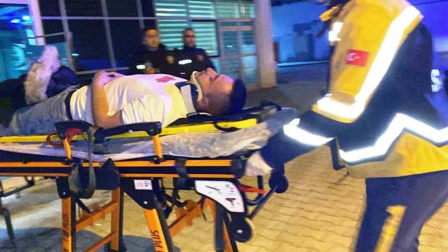 Konya’da Otomobil Tıra Çarptı: 2 Yaralı