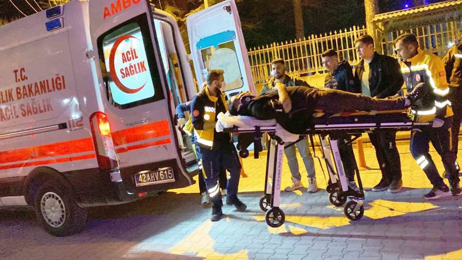 Konya’da Otomobil Tıra Çarptı: 2 Yaralı