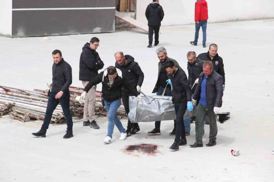 Sahurda Evinden Ayrılan Genç, 11 Katlı Bina İnşaatında Ölü Bulundu
