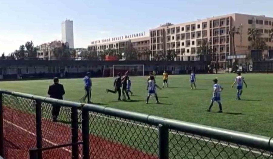 Yönetici Hakeme Kafa Attı, Maç Tatil Edildi