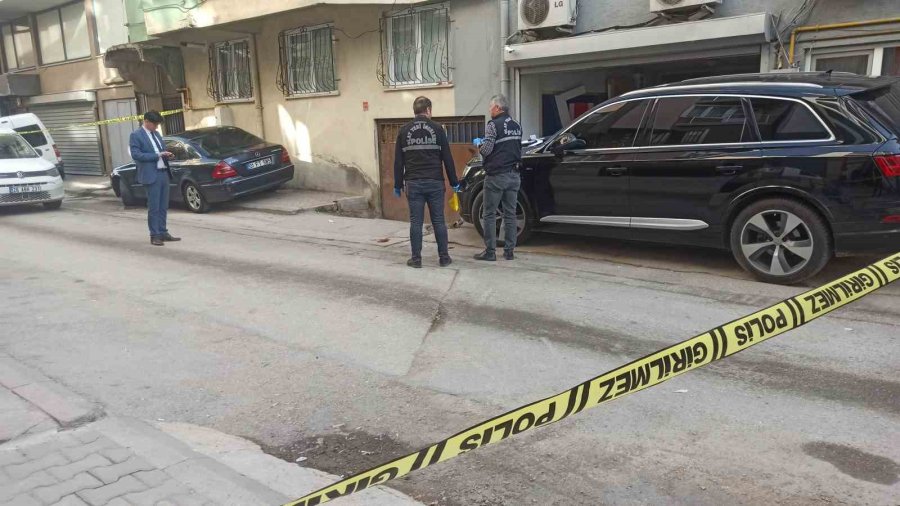 Ağzında Sigarayla İş Adamını Ayağından Vuran Şahsın Rahatlığı ’pes’ Dedirtti