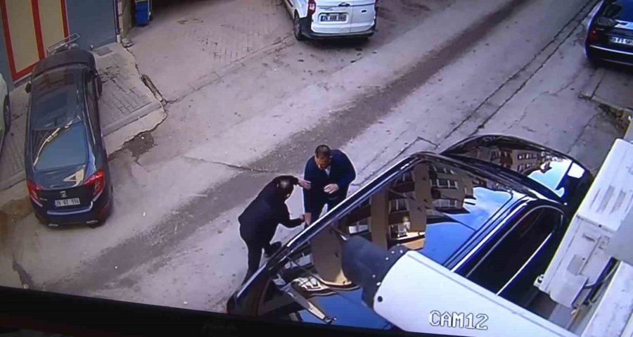 Ağzında Sigarayla İş Adamını Ayağından Vuran Şahsın Rahatlığı ’pes’ Dedirtti