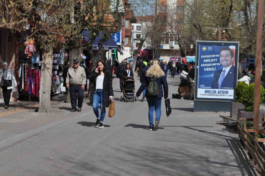 Sıcak Havayı Fırsat Bilen Vatandaşlar Dışarıya Akın Etti