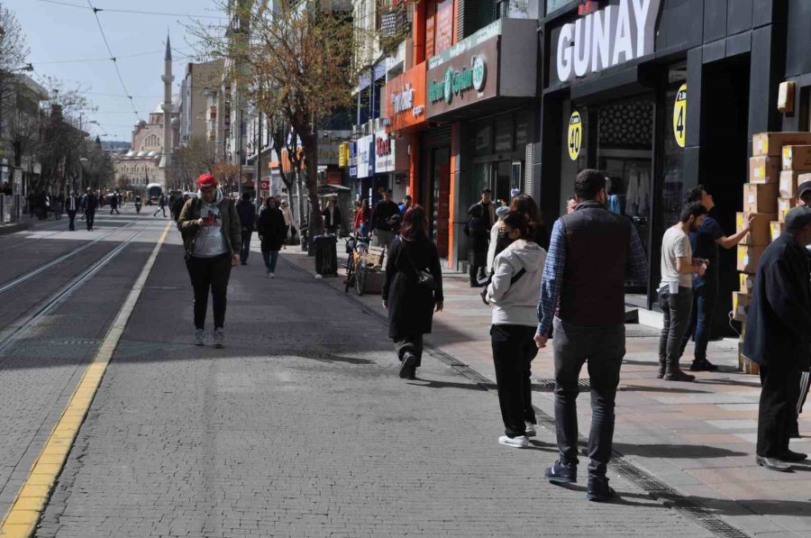 Sıcak Havayı Fırsat Bilen Vatandaşlar Dışarıya Akın Etti