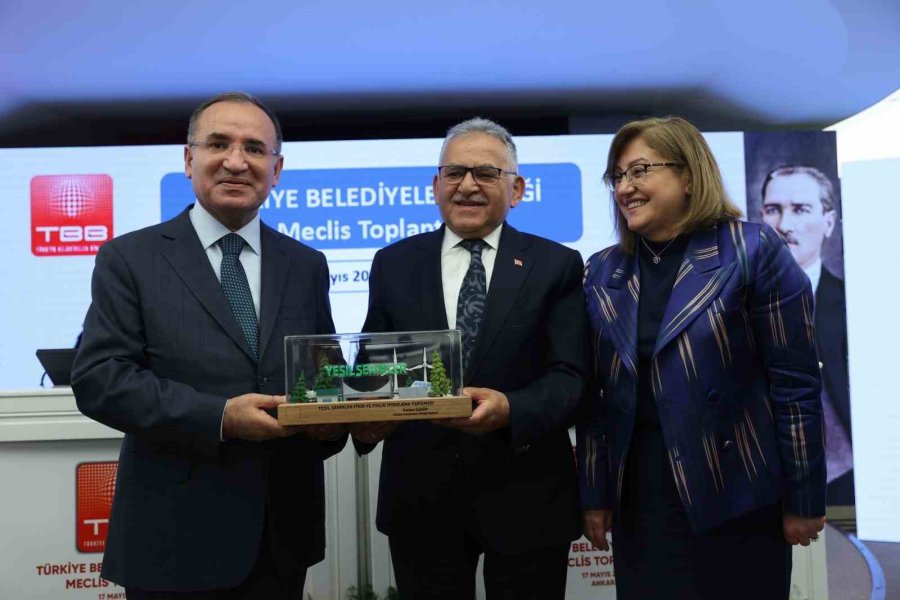 Başkan Büyükkılıç, 4 Yılda 29 Ödül Alarak Yatırım Ve Hizmetleri Taçlandırdı