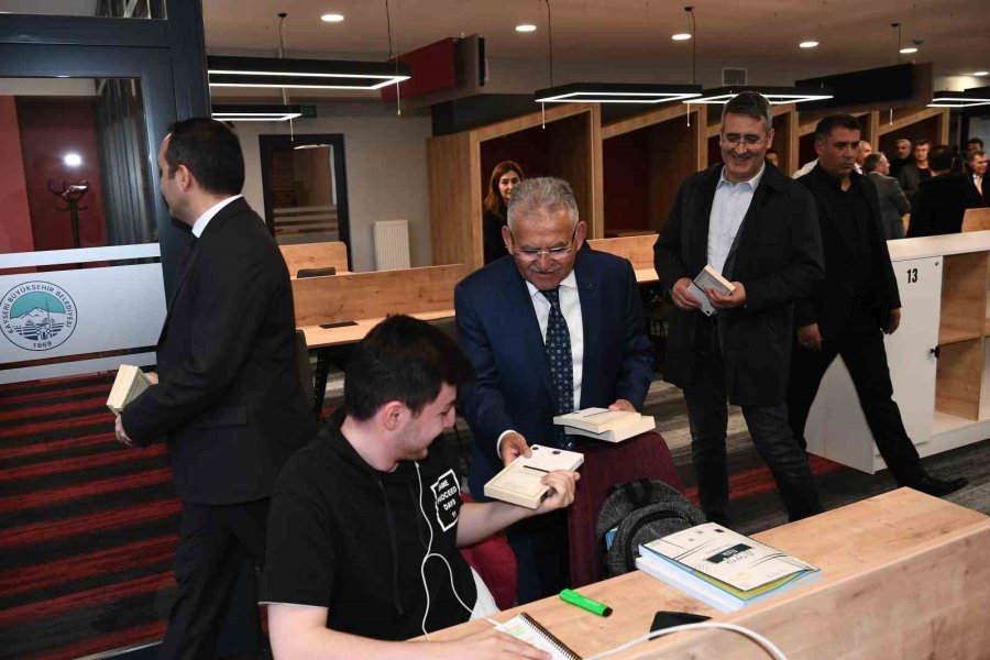 Başkan Büyükkılıç, 10’uncu Kütüphaneyi Açtı, Yeni Kütüphanelerin Müjdesini Verdi