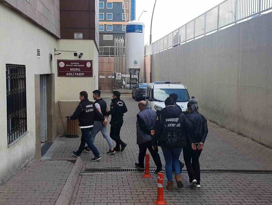 Kayseri’de Uyuşturucuya Geçit Yok: 9 Kişi Adliyede