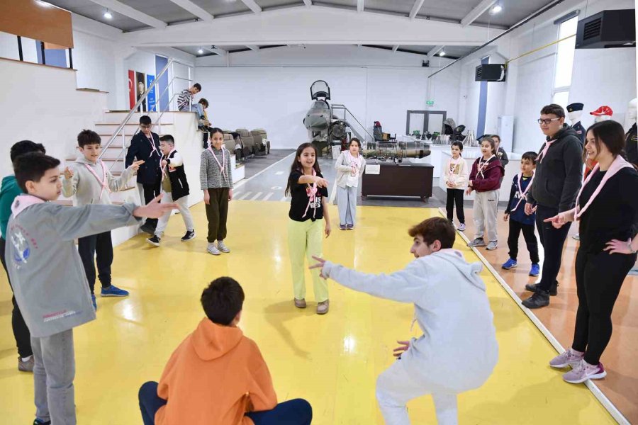 Çocuklar İzciliği Ve İklimi Öğreniyor