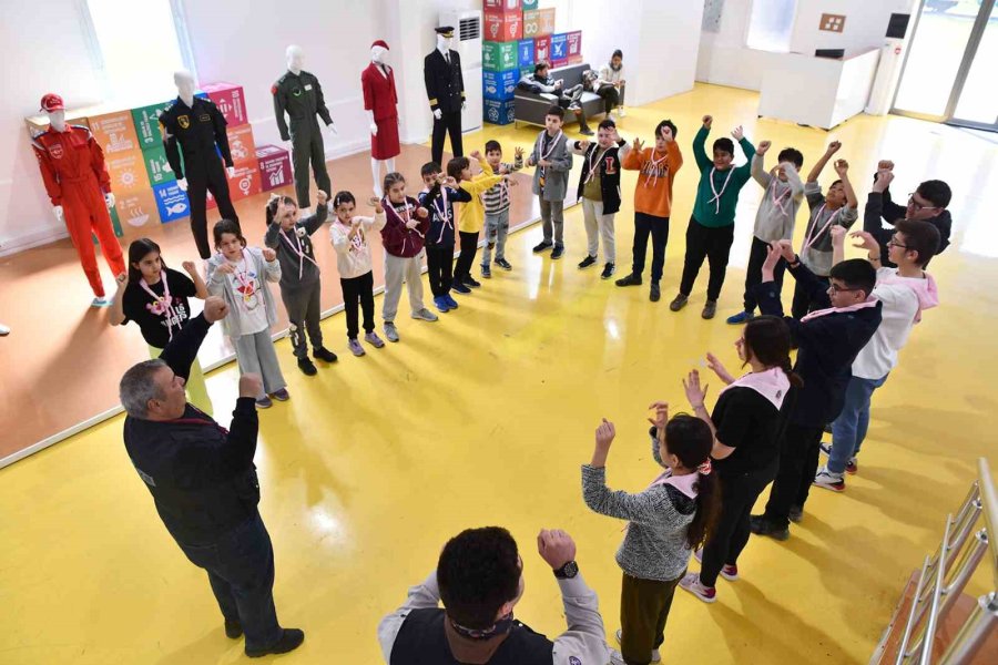 Çocuklar İzciliği Ve İklimi Öğreniyor