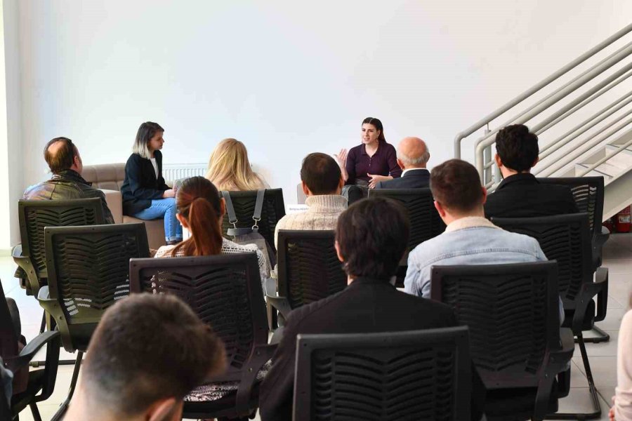 Kriz Dönemlerinde Sosyal Girişimler Ve Etkili Çözümleri Etkinliği