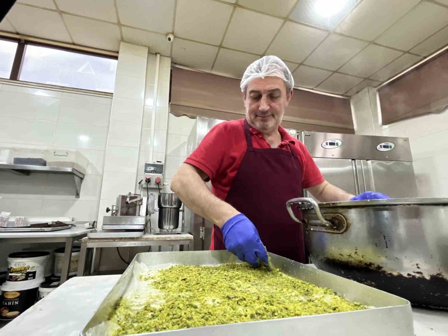 Ramazan’ın Vazgeçilmezi ‘güllaç’ın Püf Noktaları: “şeker Oranı İyi Ayarlanmalı”